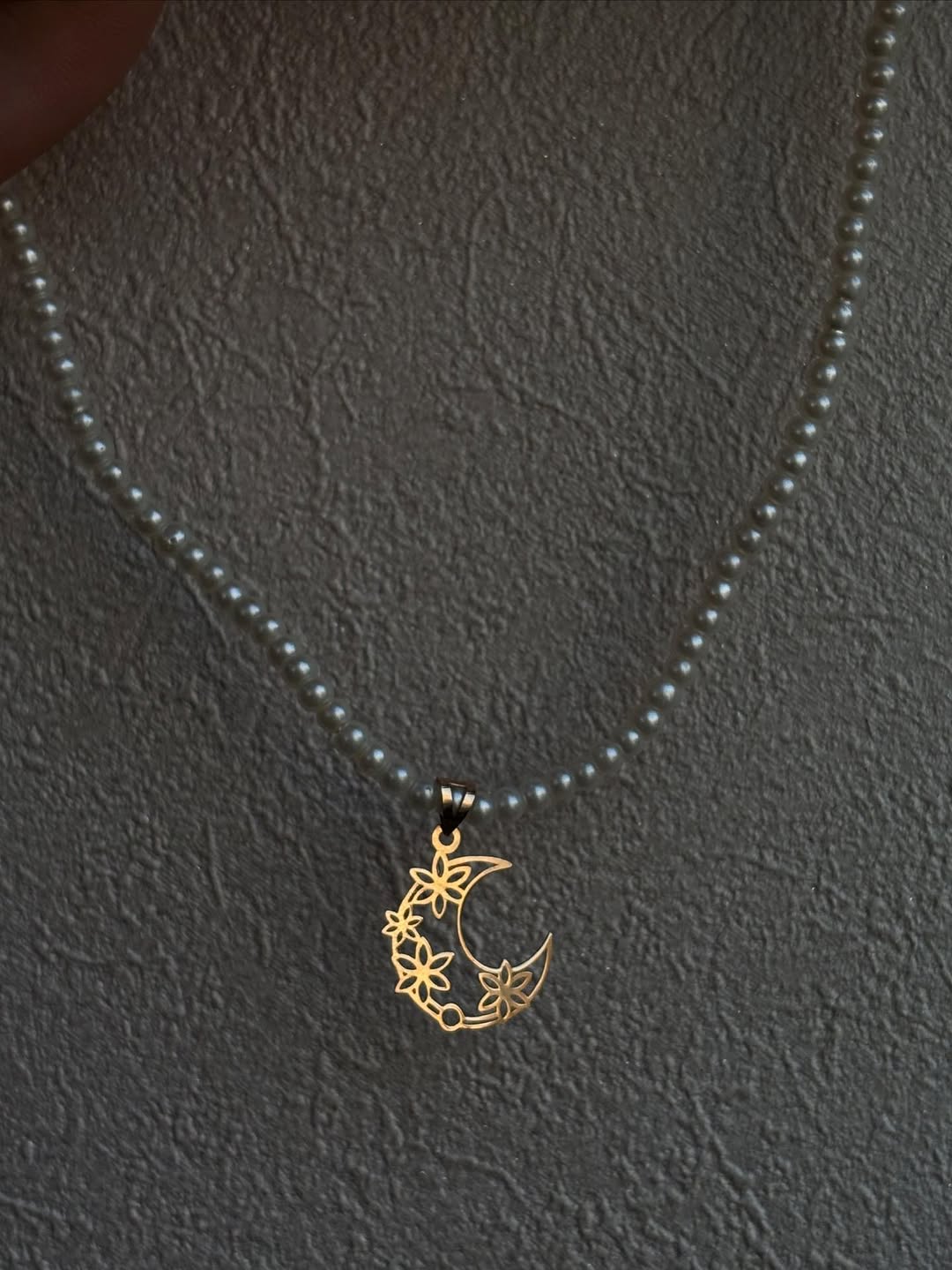 گردنبند مرواریدی با پلاک طلا